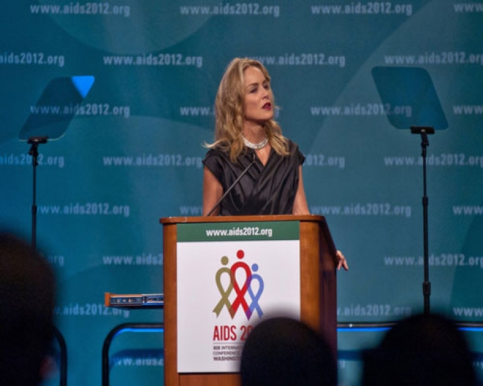 Sharon Stone receives Nobel Peace Summit Award
