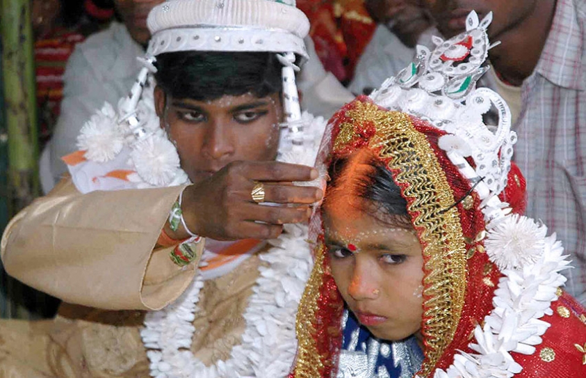 Oblivious Of Names Of Partners, Newly Married Child Couples Seek Blessings 