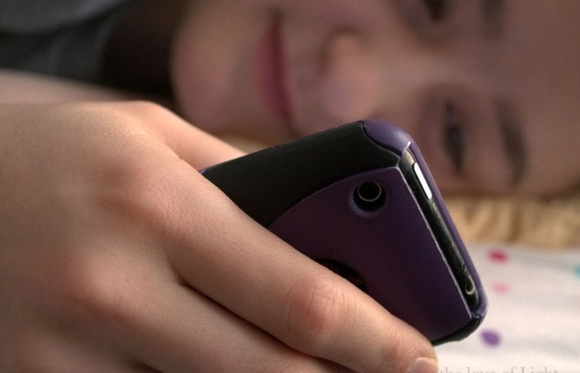   Teenagers' Sleep Quality & Mental Health At Risk Over Late-Night Mobile Phone Use 