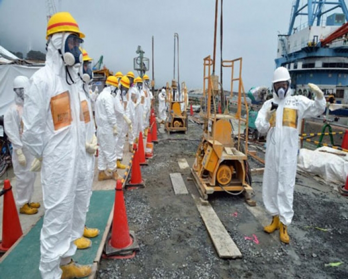 Nuclear power plant in Japan moves radioactive water to facilitate damage control for Typhoon Francisco.
