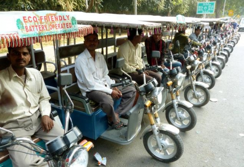 Delhi High Court bans e-rickshaws in city
