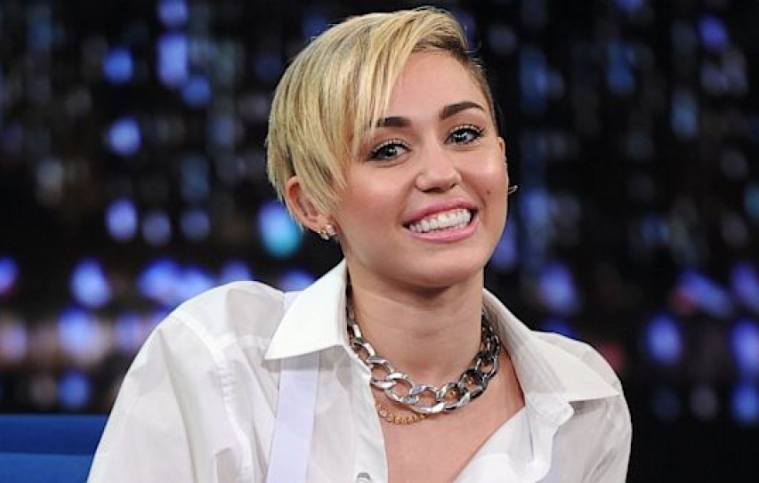 Miley Cyrus Lends Star Power to Homeless Youth Charity at VMAs