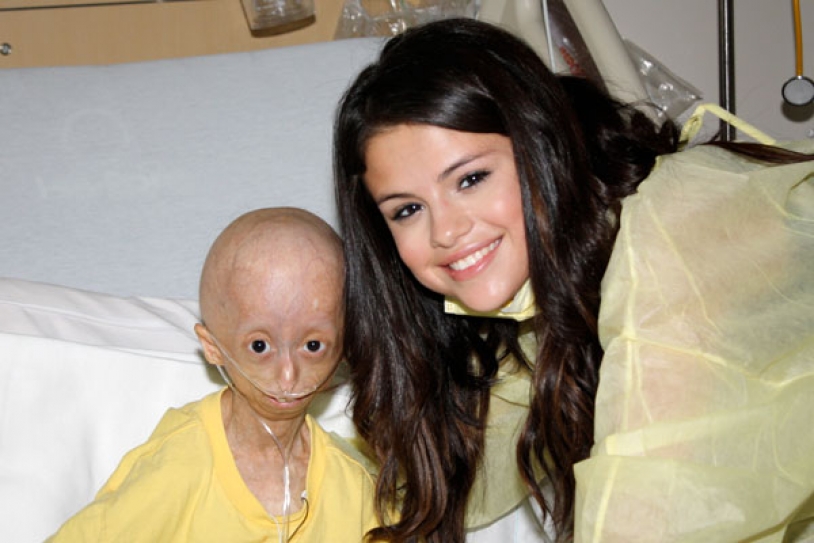 Selena Gomez Visits Children's Hospital In Los Angeles