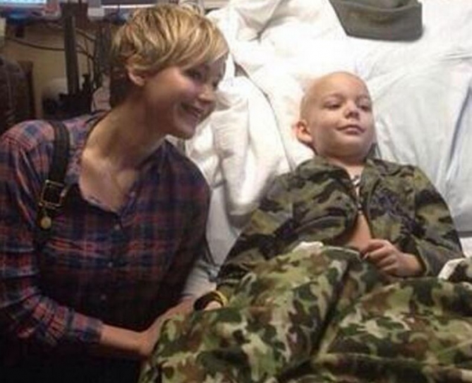 Jennifer Lawrence Spends Christmas Eve At Children’s Hospital
