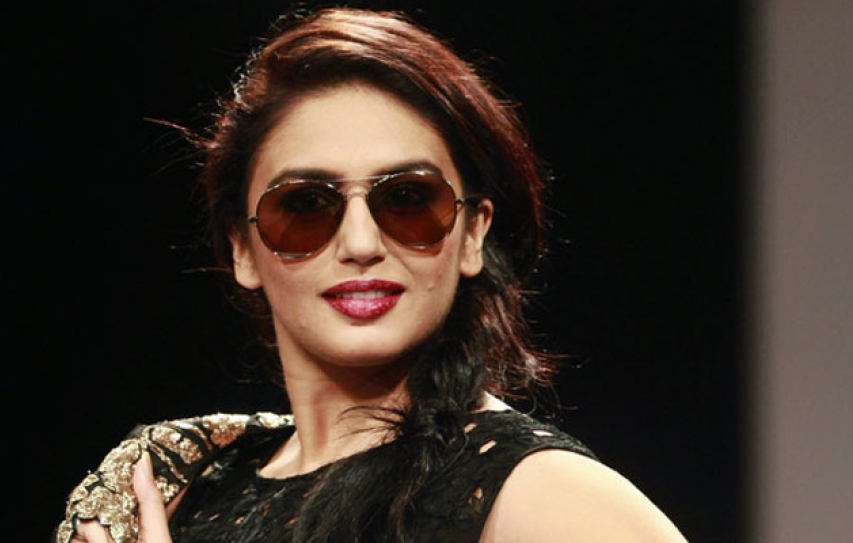 Huma Qureshi Is Willing To Sell Her Old Phone Online For A Good Cause.