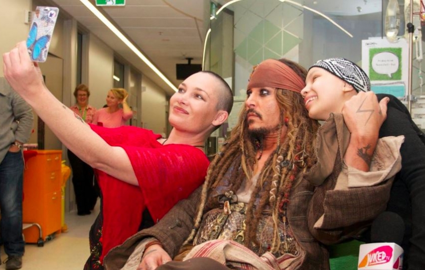 Johnny Depp Visits Children's Hospital In Australia Dressed As Captain Jack Sparrow