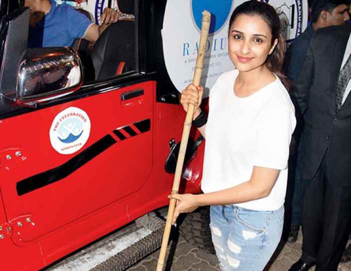 Parineeti Chopra Sweeps The Streets Of Mumbai.