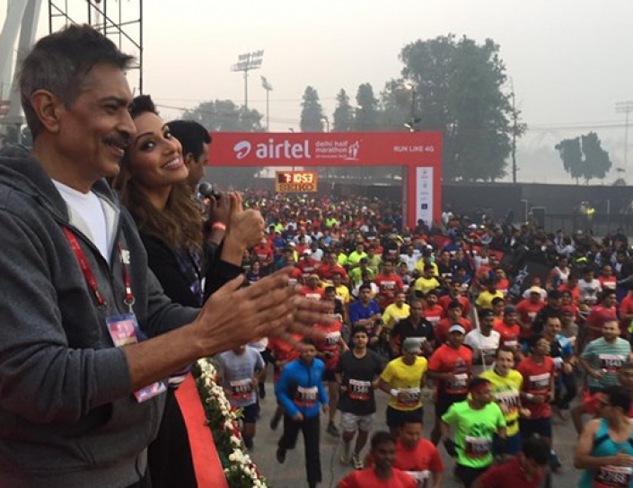 Prakash Jha Supports The 'Run For Respect' Initiative At The Airtel Delhi Half Marathon 2015.