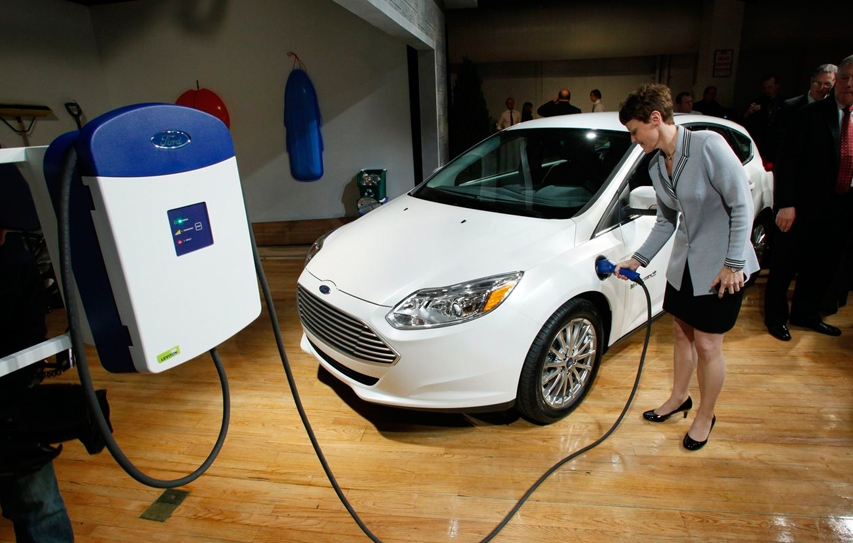 The Electric Car Industry Is Going To Make You Love Them