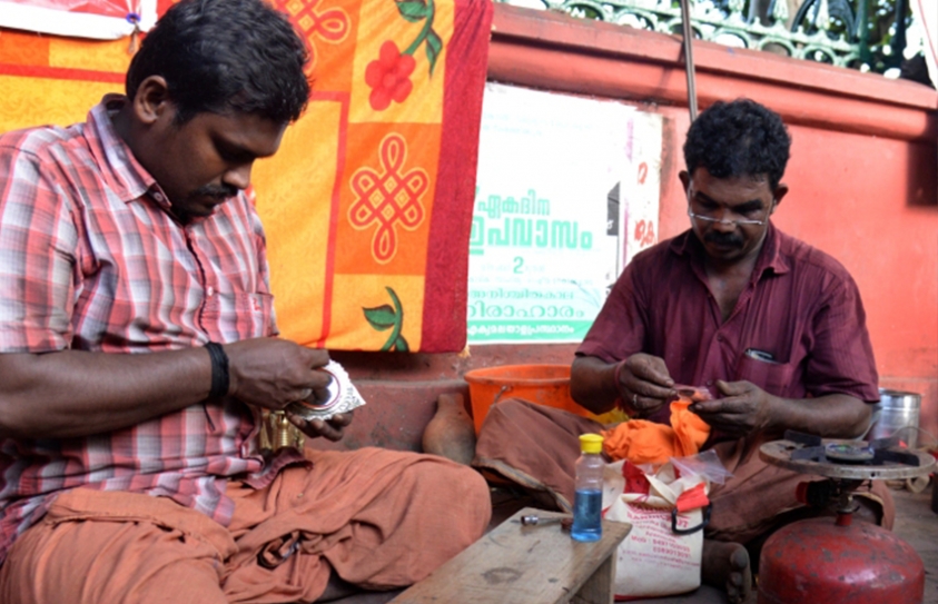 Traditional Aranmula Mirror Artisans Fight For Their Rights