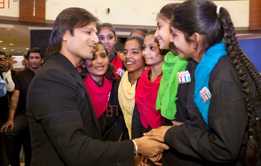 VivekOberoi Sponsors Education Of 10 J&K Girls