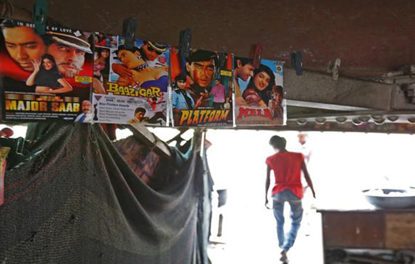 Cinema Under A Bridge Provides Bollywood Escape For The Poor In Delhi