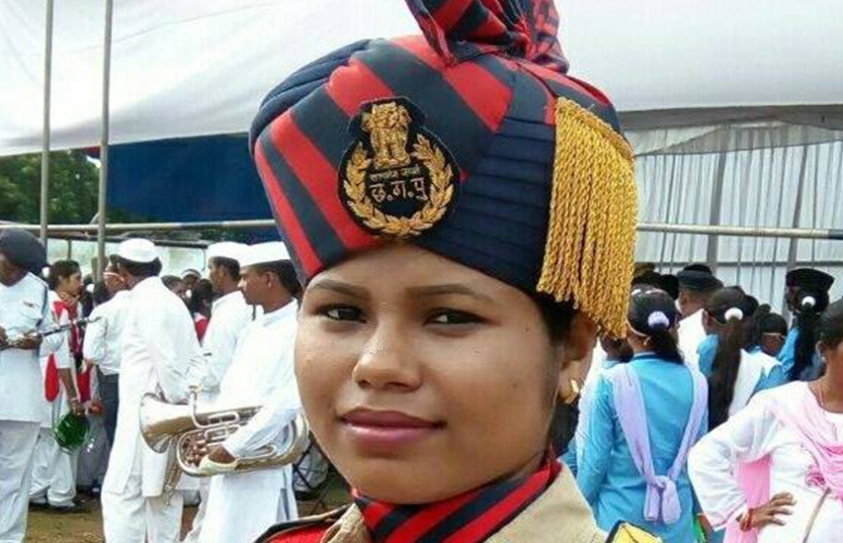 Chattisgarh Cop Crowd Funds Medical Treatments For The Needy Using Her 7 Lakh Followers On Facebook