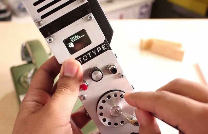 Homemade Rotary Cell Phone Can Send Texts, Play FM Radio, And Make Calls