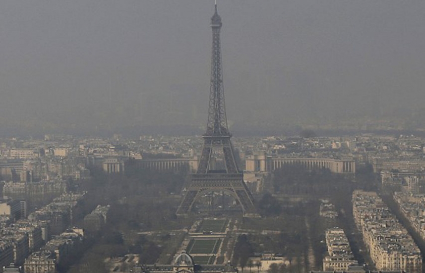 Paris Makes All Public Transport Free In Battle Against 'Worst Air Pollution For 10 Years'