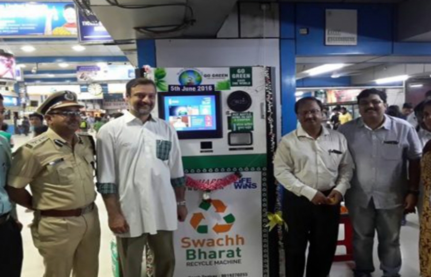Use These Plastic Recycling Machines At 10 Mumbai Train Stations And Get Paid For It!