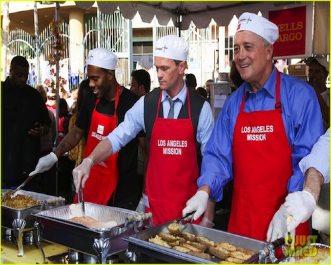 Neil Patrick Harris Joins Stars For LA Mission Thanksgiving