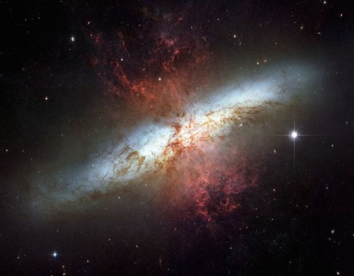 Researchers Use Hubble Telescope to Reveal Cloudy Weather On Alien World