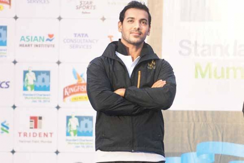 John Abraham flags off Mumbai Marathon 2014