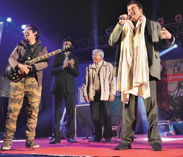 Shatrughan bonds with youth to spread cancer awareness