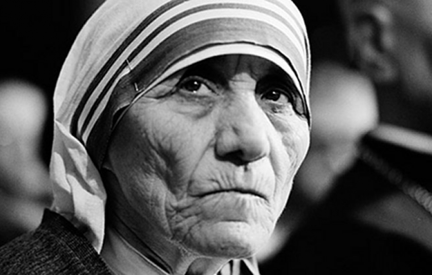Mother Teresa’s Gnarled Hands Spur Cricket’s Waugh to Charity