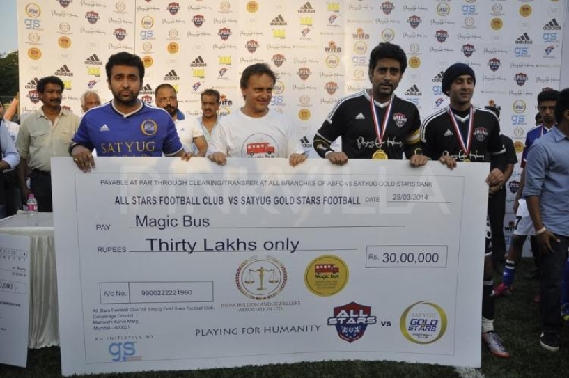 Ranbir Kapoor, Abhishek Bachchan, Dino Morea ‘kick’ for a cause