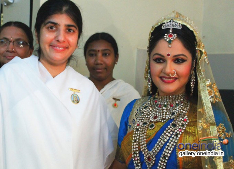 Actress Gracy Singh performs for the cause of global warming