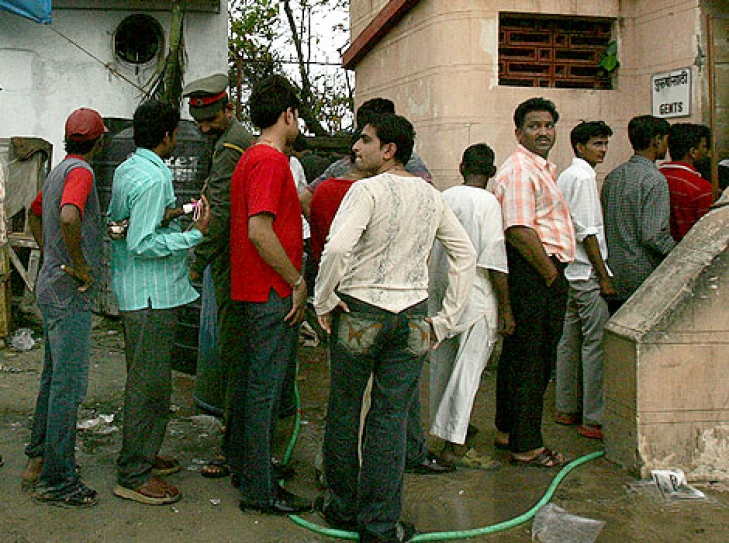 In Lucknow, one toilet for every 58,844 people!