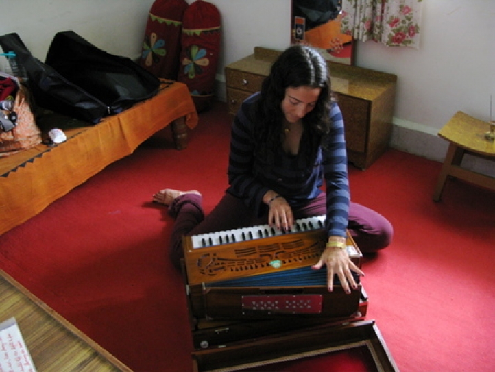 Punks, Pereras and Happy Hookers: Women of the South Asian musical diaspora