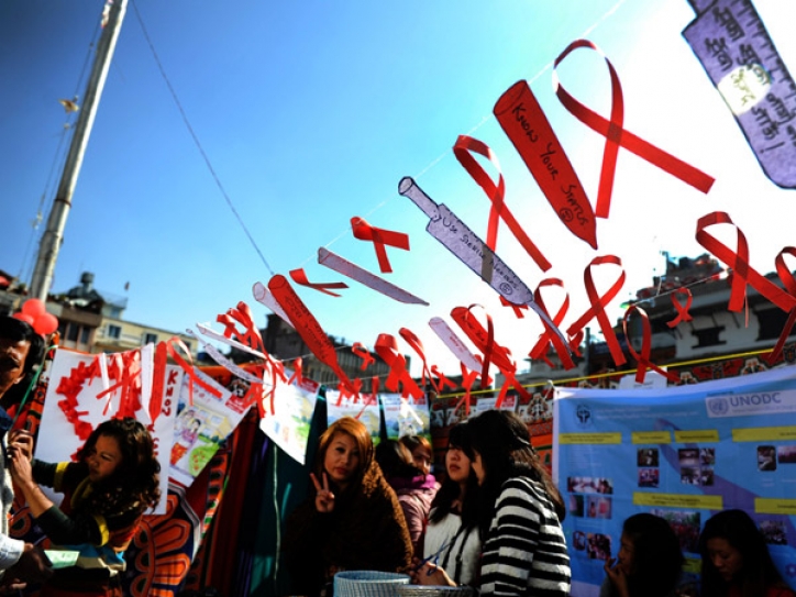 HIV prevalence among IDUs falling