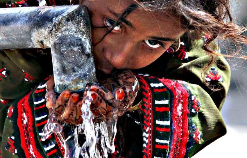 Water on an urban planet: Urbanization and the reach of urban water infrastructure