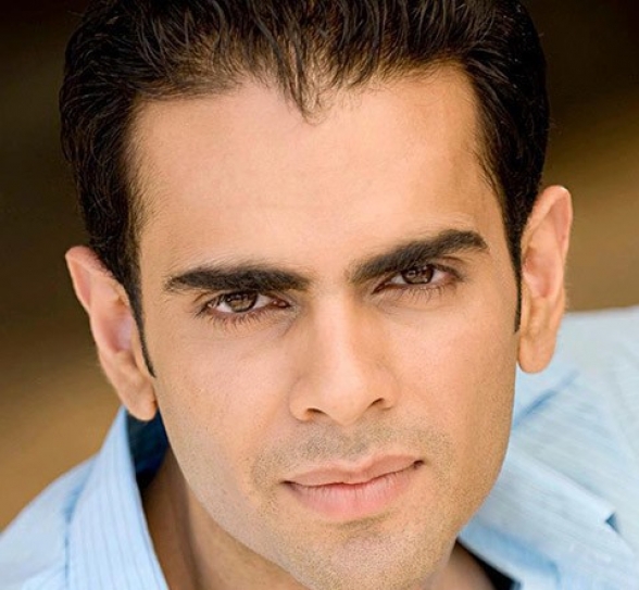 Bollywood Star Tells Street Vendors He’s “Sent by God”