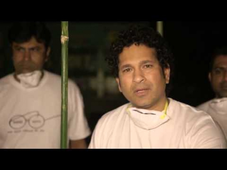 With broom in hand, Sachin Tendulkar joins 'Swachh Bharat' campaign