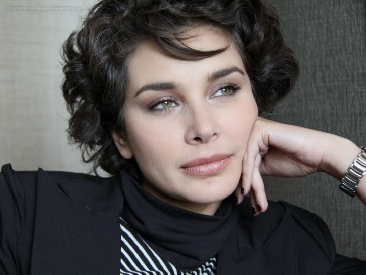 Lisa Ray plans to open a cancer research institute in India