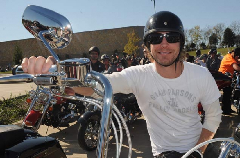 Dierks Bentley raises thousands with motorcycle charity event