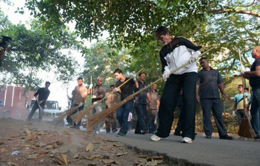 Amitabh Bachchan participates in Swachh Bharat Abhyan