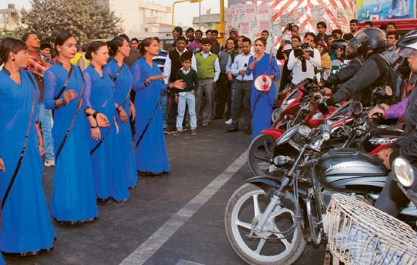 Eunuchs create awareness about traffic rules in Delhi