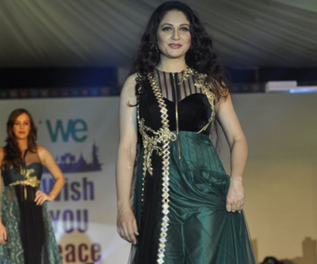 Gracy Singh, Pankaj Dheer and Kartik Tiwari walk the ramp for Cancer Patients Aid Association in Jaipur