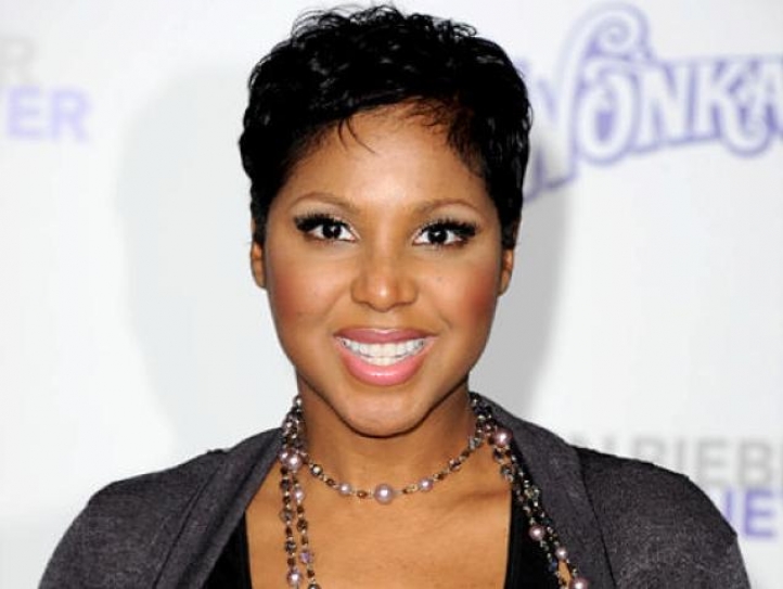 Toni Braxton Presents Scholarship During UNCF Evening Of Stars
