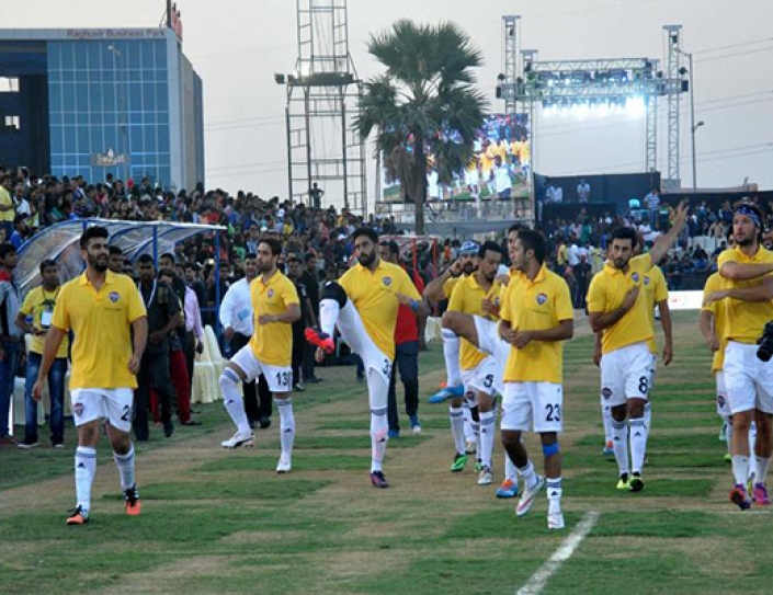 Abhishek, Ranbir And Arjun Kapoor Play Football!