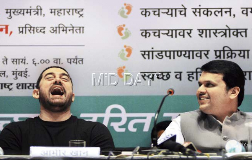 CM Devendra Fadnavis seems to have Aamir Khan in splits!