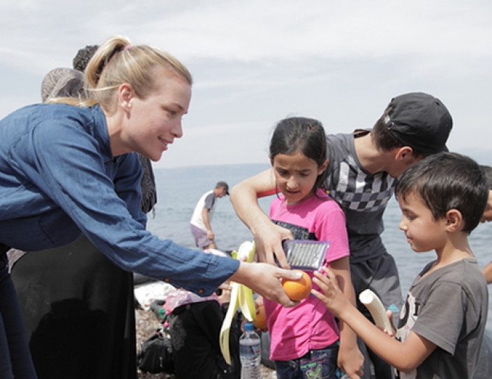Piper Perabo Shares Experiences Of Visiting Syrian Refugees In Greece
