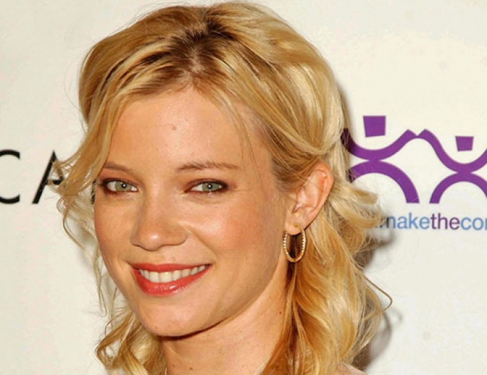 Amy Smart Supports Leaping Bunny And Shops Cruelty Free