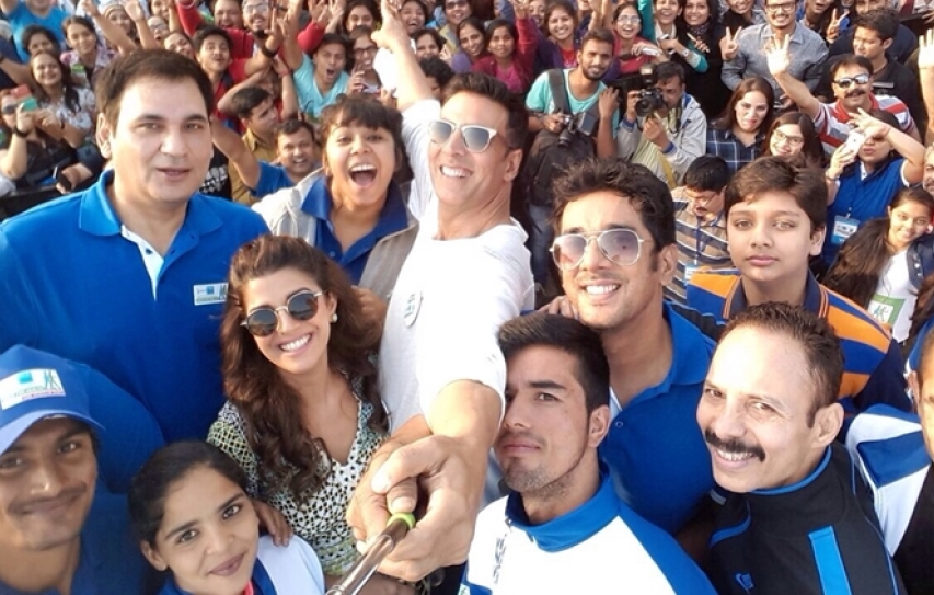 Akshay Kumar,Nimrat Kaur Encourage People To 'Walk For Health'