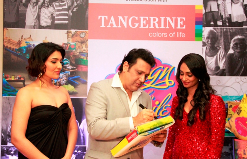Film Stars Sign In For Cause To Donate Bed Sheets To Old Folks
