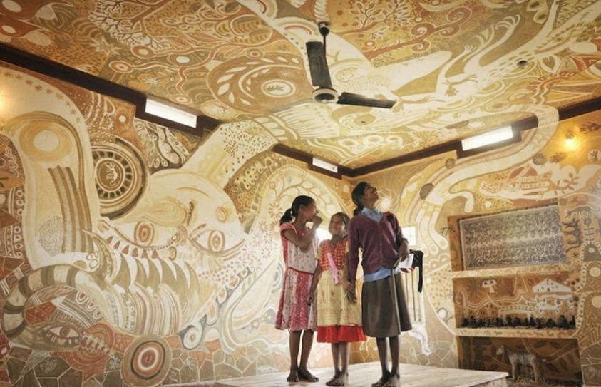 Amazing Mud Paintings On School Walls In Bihar