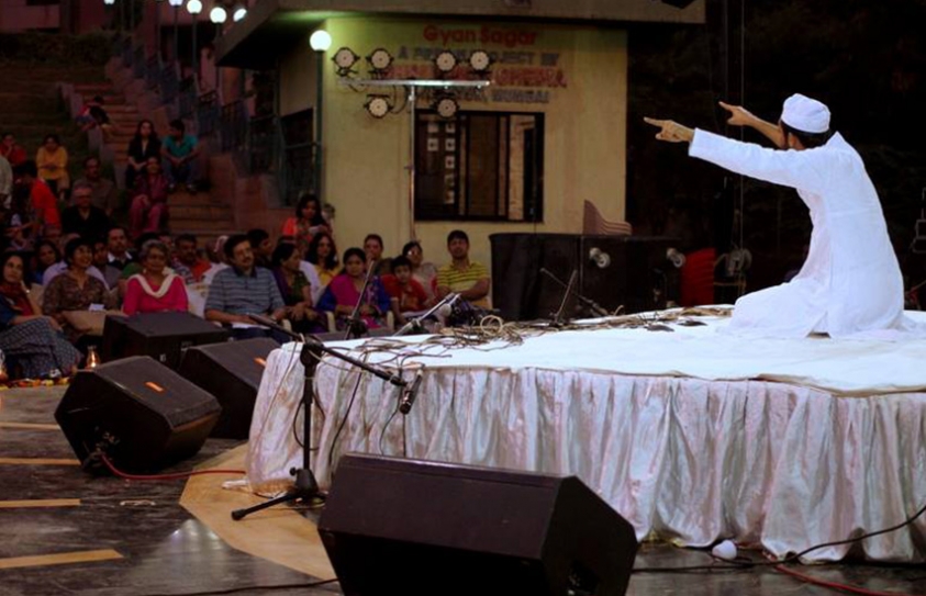 The Man Who Is Reviving An Ancient Urdu Storytelling Form Using Sufism, Ramayana & More