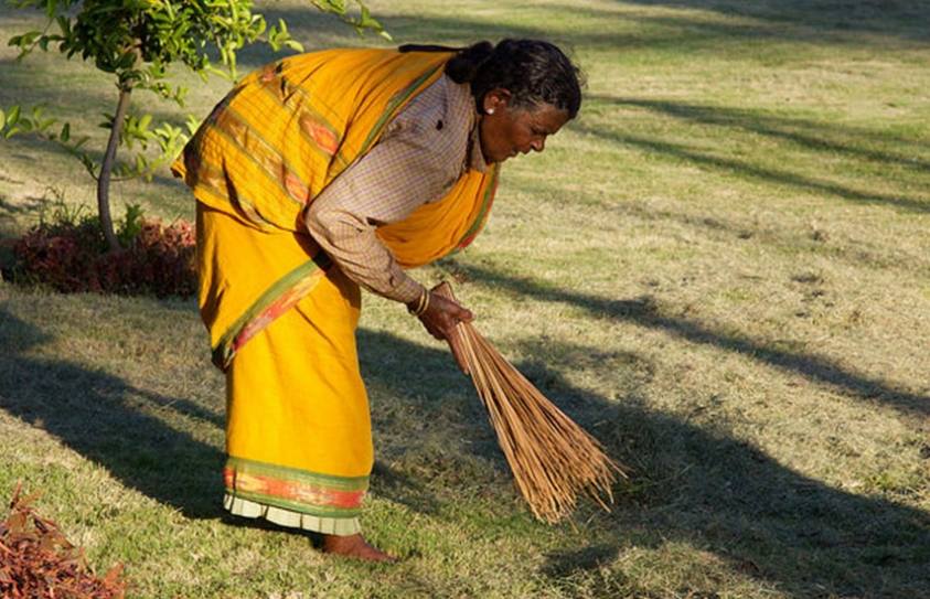 This 60-YO Peon Celebrated Her Retirement Day In The Presence Of Her IAS, Doctor & Engineer Sons