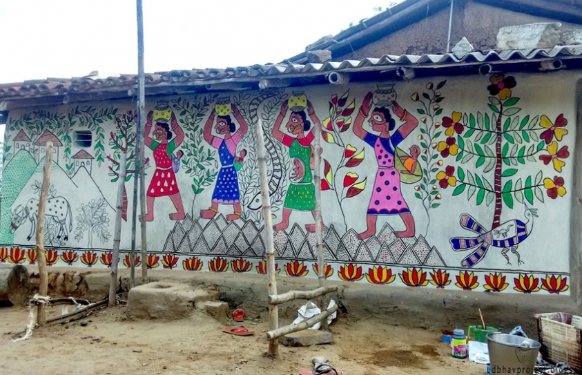 Madhubani Murals On The Walls of These Jharkhand Village Homes Depict the Life & Times of Tribals