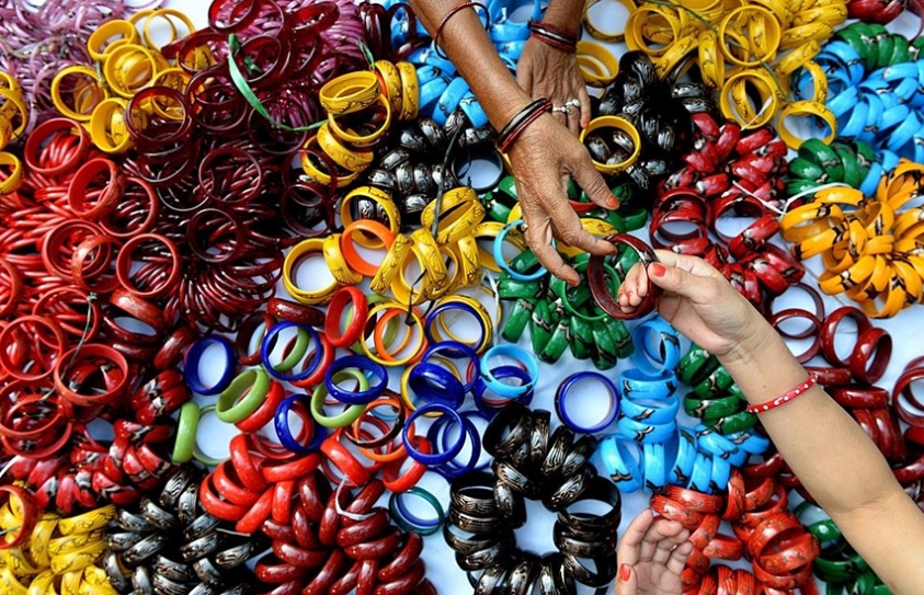 Mr Prime Minister & Mr Finance Minister: I Want Sanitary Napkins More Than I Need Sindoor & Bangles 